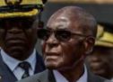 ZIMBABWE LEADER, FACING DEADLINE, REFUSES OUSTER BY HIS GENERALS